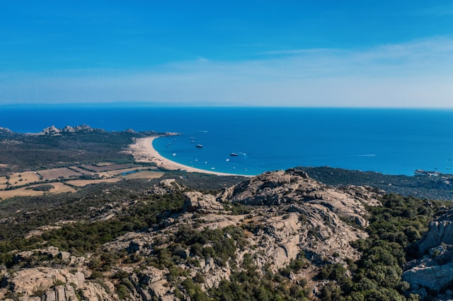 Découvrez le Glamour du Camping de Luxe en Corse au Bord de la Mer